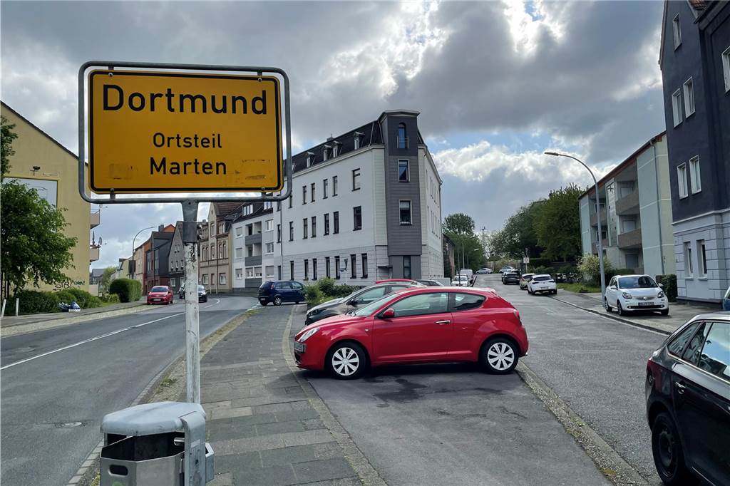Sperrmüll: EDG spricht von „ekelerregendem“ Schmutz – Verwirrung in Steinhammerstraße Ortsteilschild Marten auf der Steinhammerstraße