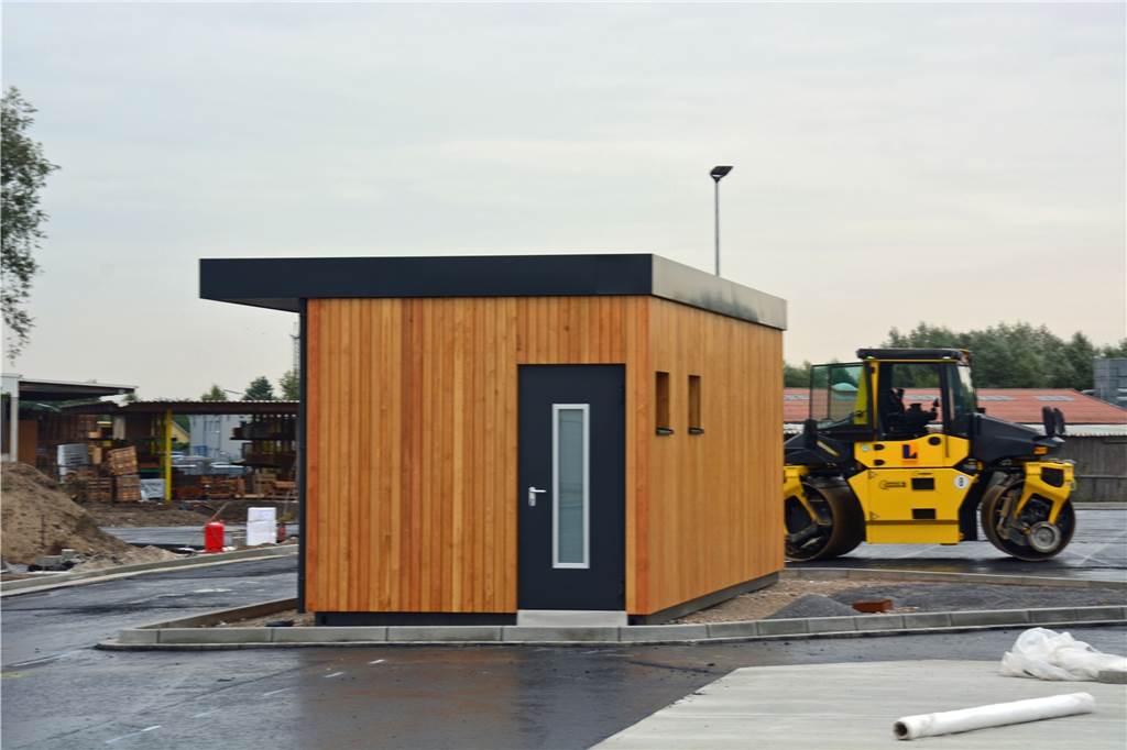 Rampen führen künftig zu den Containern des Olfener Werstoffhofs Hier befindet sich das Haus für das Personal. Dort kontrollieren die Mitarbeiter, ob die Anlieferer zur Nutzung berechtigt sind. Eine Toilette und ein Waschbecken befinden sich auch in dem Haus.