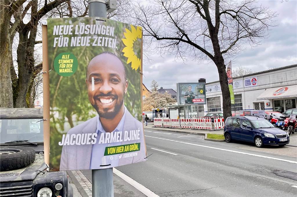 Rassistisch motivierte Tat? Wahlplakate der Grünen in Aplerbeck heruntergerissen Hier eines der Wahl-Plakate auf der Köln-Berliner-Straße in Aplerbeck.