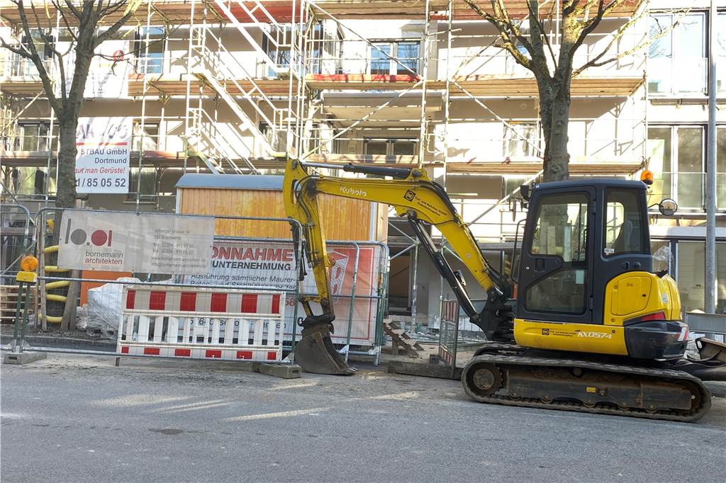 Umleitung durch die Hermannstraße: „Wo sollen die ganzen Autos hin?“ Hier entsteht ein Wohnkomplex mit 20 Wohneinheiten.