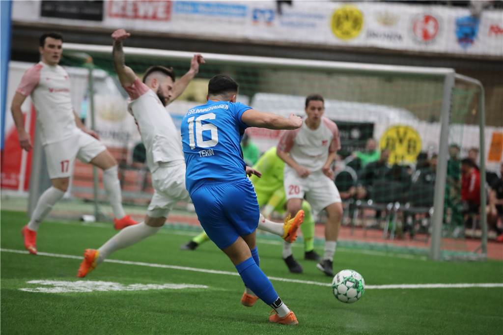 Bezirksliga-Torwart schockt TuS Bövinghausen: Das Halbfinale erreichten aber die Favoriten Hier erzielt Onur Tekin das 1:0 für den FC Brünninghausen.