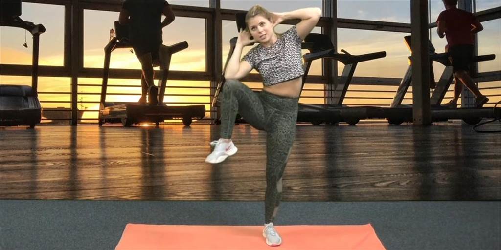 Hier findet ihr einen Trainingsplan mit Bauch-Workouts.