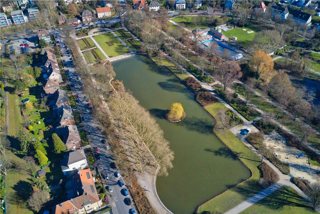 Vorbild Düsseldorf für Castrop: Wie die Landeshauptstadt die Gänse zähmte Hier fühlen sich die Gänse wohl: der Stadtgarten mit dem großen Gondelteich im Winter aus der Luft.