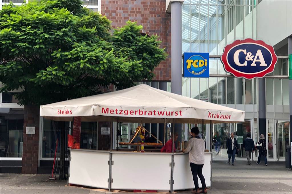 Ein Markenzeichen verschwindet vom Einkaufszentrum am Widumer Platz Hier gibt es bald keine Wurst mehr.