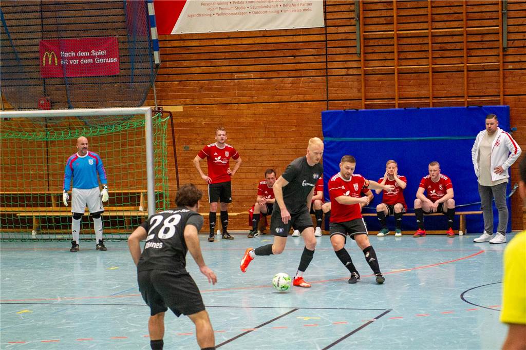 Hier gibt's die ersten Bilder von der Hallenfußball-Stadtmeisterschaft 2023 in Haltern.