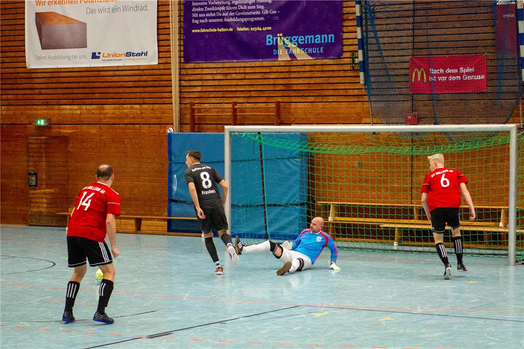 Hier gibt's die ersten Bilder von der Hallenfußball-Stadtmeisterschaft 2023 in Haltern.