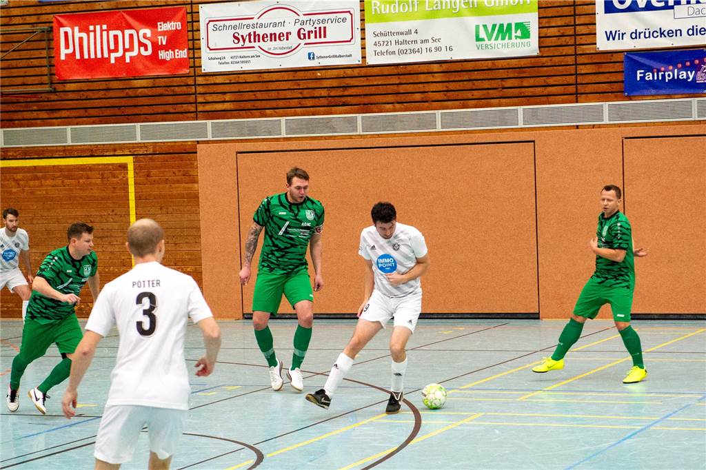 Hier gibt's die ersten Bilder von der Hallenfußball-Stadtmeisterschaft 2023 in Haltern.