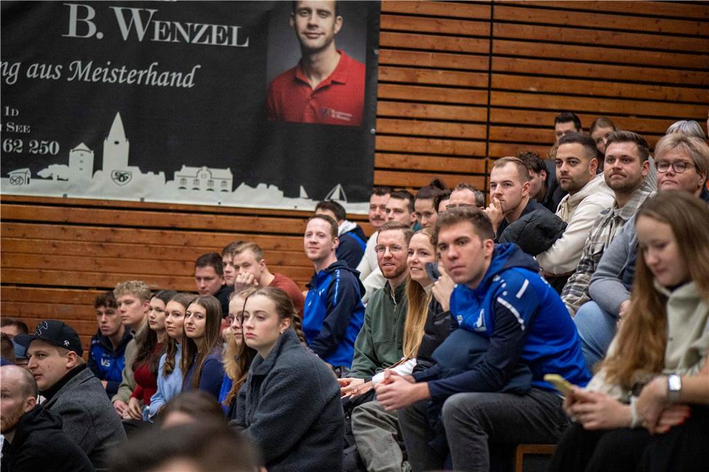 Hier gibt's die ersten Bilder von der Halterner Hallenfußball-Stadtmeisterschaft 2024.