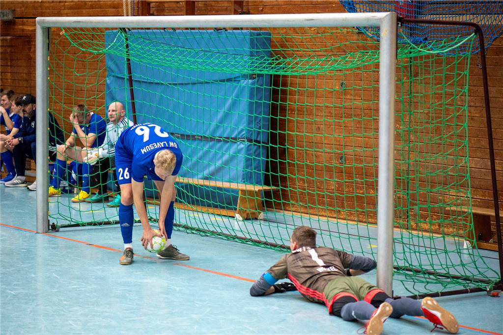 Hier gibt's die ersten Bilder von der Halterner Hallenfußball-Stadtmeisterschaft 2024.