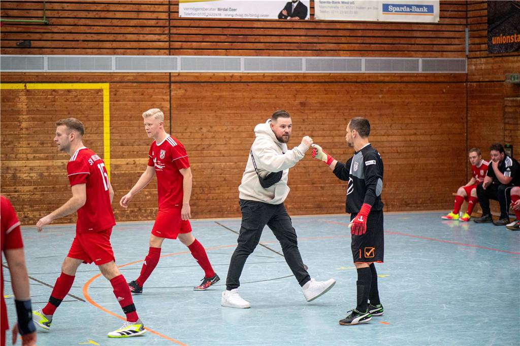Hier gibt's die ersten Bilder von der Halterner Hallenfußball-Stadtmeisterschaft 2024.