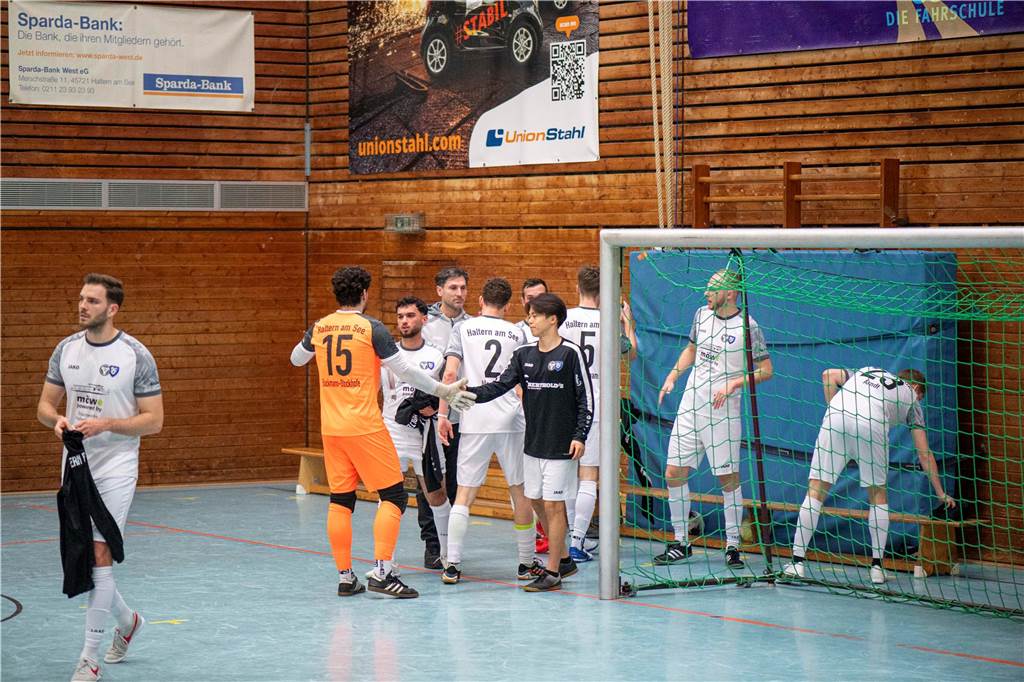 Hier gibt's die ersten Bilder von der Halterner Hallenfußball-Stadtmeisterschaft 2024.