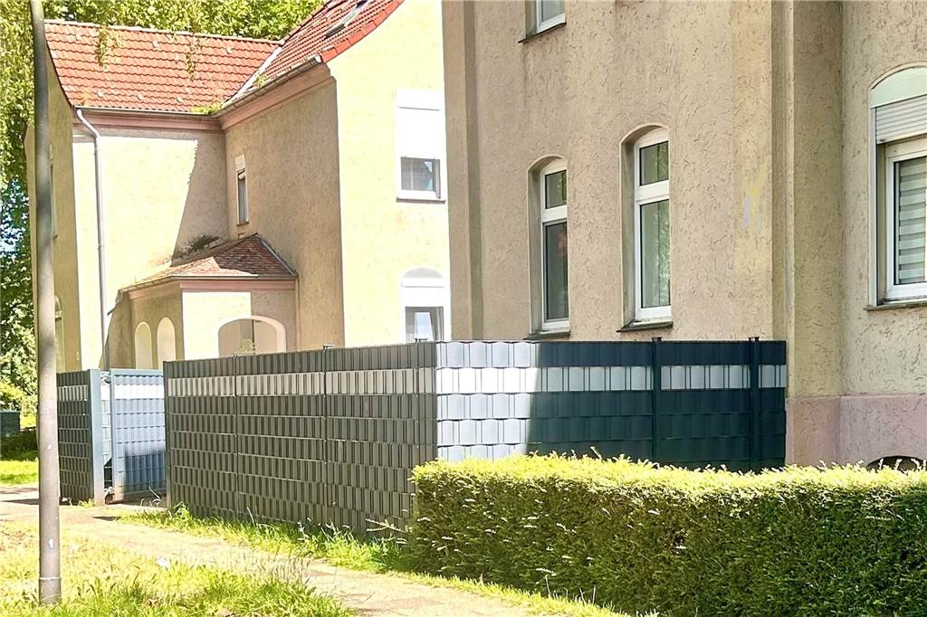 Hiberniasiedlung: Was der eine Nachbar darf, darf der andere noch lange nicht Dieser Zaun in Recklinghausen ist zu hoch.