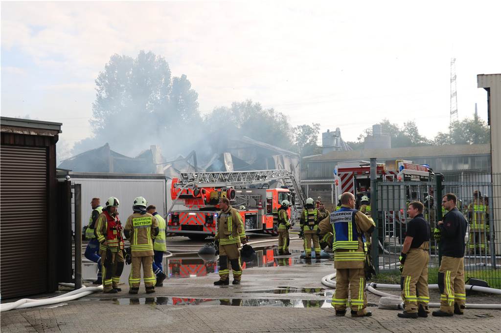 Freiwillige Feuerwehr blickt auf außergewöhnliche Einsätze zurück Hier ging es leider heiß her: Im September geriet eine Gewerbehalle an der Raiffeisenstraße in Vollbrand.