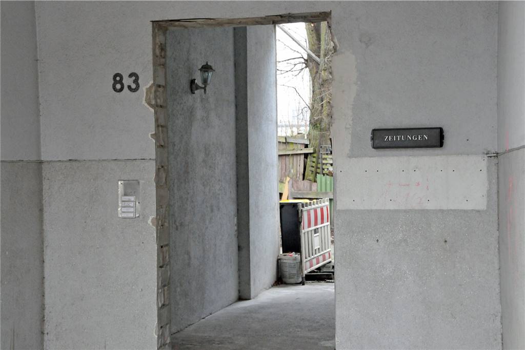Und der Staat sah zu - der Fall Anis Amri und seine Kontakte nach Dortmund Hier, in der Lindenhorster Straße, lag eine „islamische Schule“. Zu ihr hatte phasenweise auch der Berlin-Attentäter Anis Amri die Schlüssel.