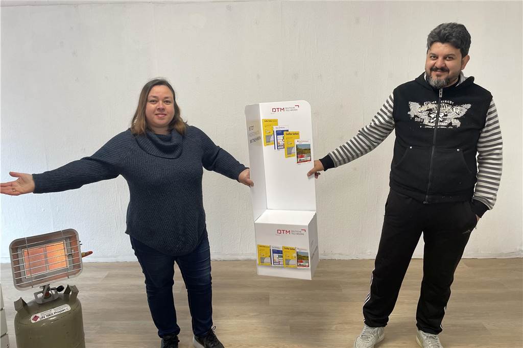 Aysun und Bektas Keskin eröffnen Martener Postfiliale in ihrem Geschäft Aysun und Bektas Keskin sind die Betreiber der neuen Postfiliale in Dortmund-Marten.