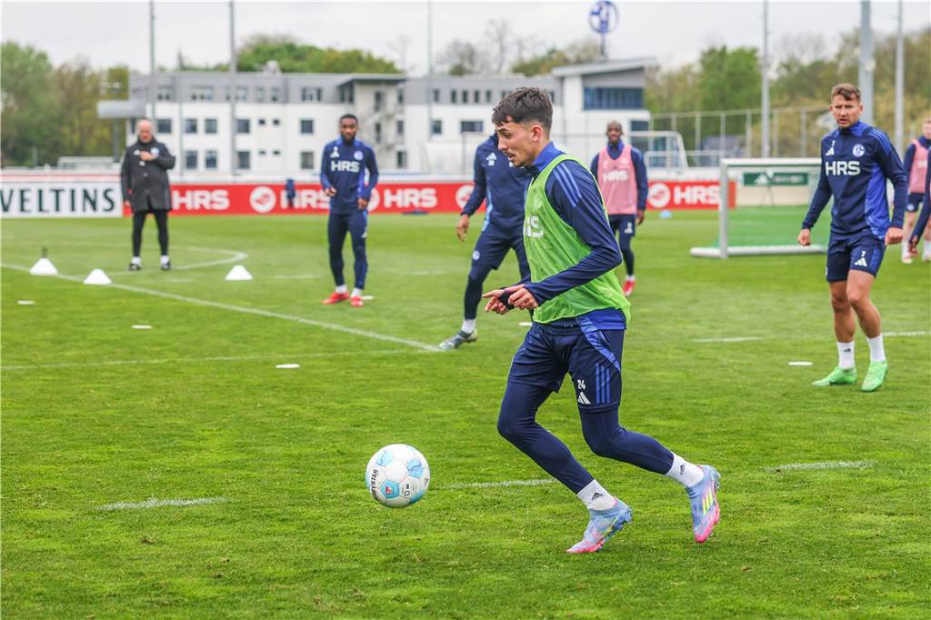 Ilyes Hamache über seine erste Schalke-Saison 16.04.2025, Fussball, Saison 2024/2025, 2. Bundesliga, Training FC Schalke 04, Ilyes Hamache (FC Schalke 04)