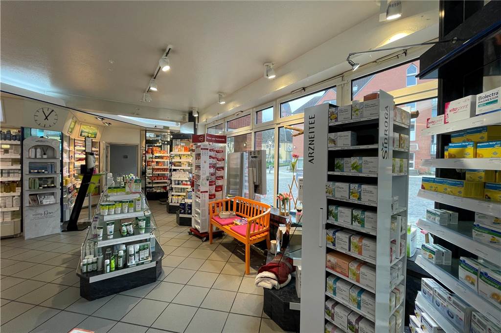 Amer Mohammad hat zwei Apotheken übernommen: „Eilt es, liefere ich selbst aus“ Blick in den Verkaufsraum der Beguinen-Apotheke in Lügendortmund