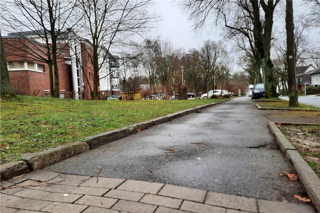 Aus dem Nichts: 14-Jähriger in Volksgartenstraße mitten ins Gesicht gespuckt Volksgartenstraße in Lütgendortmund