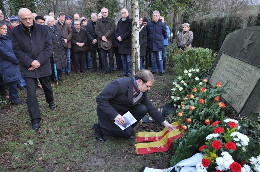 Hier legte Bürgermeister Lothar Christ einen Kranz nieder - in Erinnerung an die Kriegsgefangenen und Zwangsarbeiter, die in Werne zu Tode kamen.
