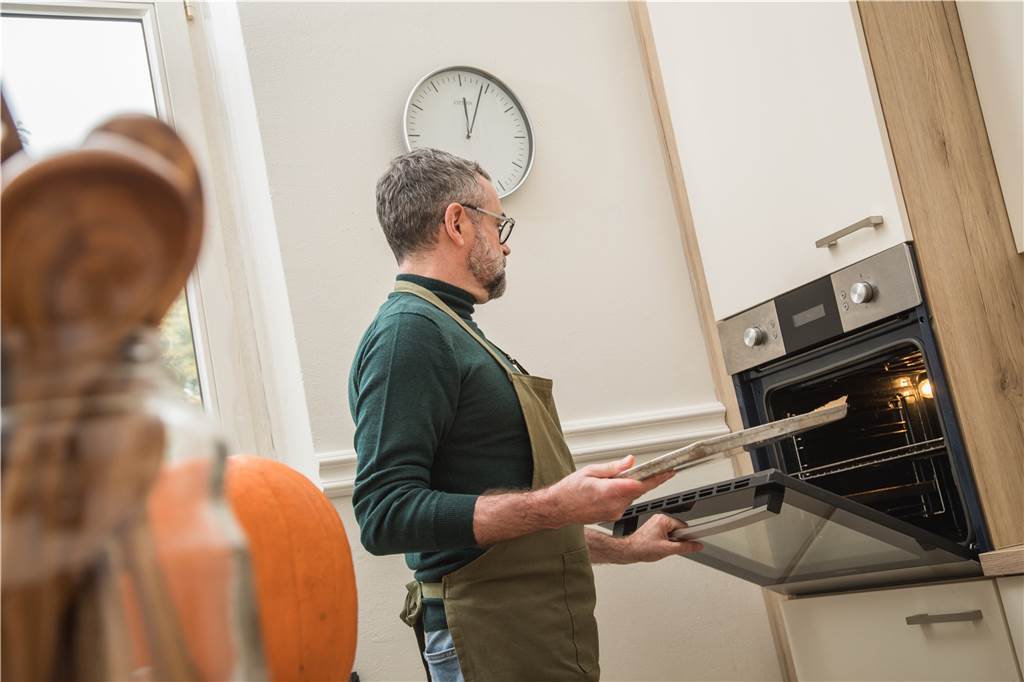 Hier liegt Sparpotenzial: Die meisten Gerichte brauchen keinen vorgeheizten Backofen.