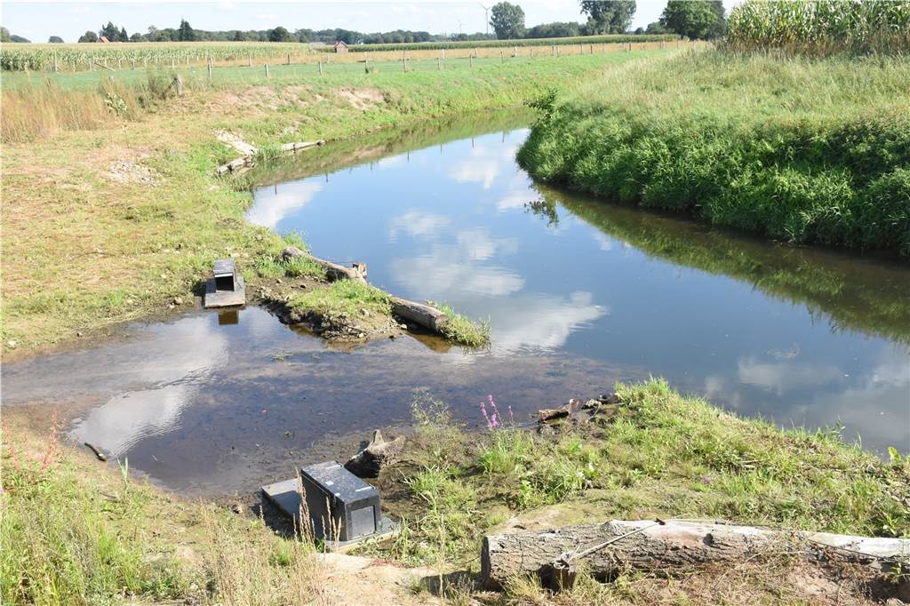 Emrichbach in Oldenkott schlängelt sich wieder durch die Natur Hier mündet der Emrichbach in die Berkel.