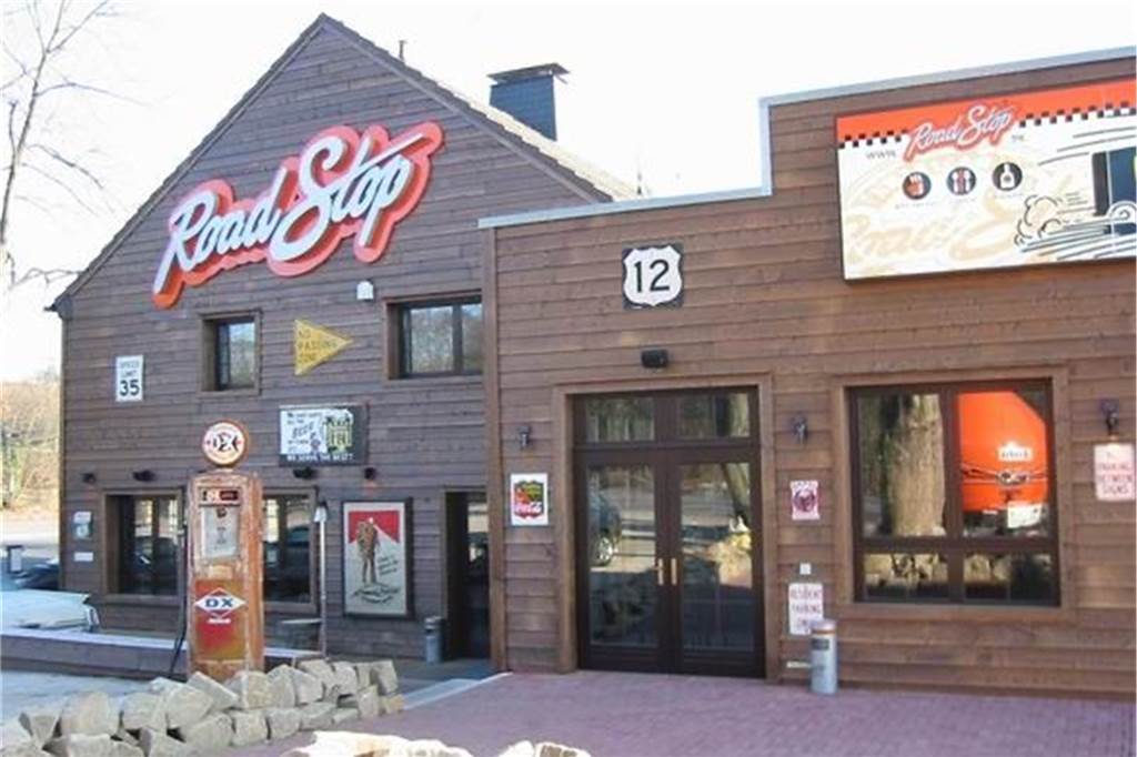 Road-Stop feiert 20. Geburtstag: Amerikanischer Lifestyle im Schatten Kaiser Wilhelms Hier noch ohne Anbau: das Raod-Stop kurz nach seiner Eröffnung.