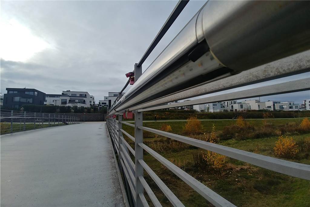 Vandalismus am Phoenix-See sorgt für Dunkelheit Hier sind die LED-Module an der Brücke noch vor Ort...