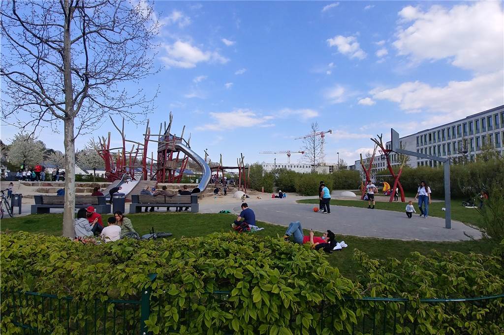Spielplatz-Check: Der Spielplatz am Phoenix-See bietet viel für Groß und Klein Hier sind fast alle Altersgruppen vertreten: Der Spielplatz ist nicht nur etwas für die Kleinen.