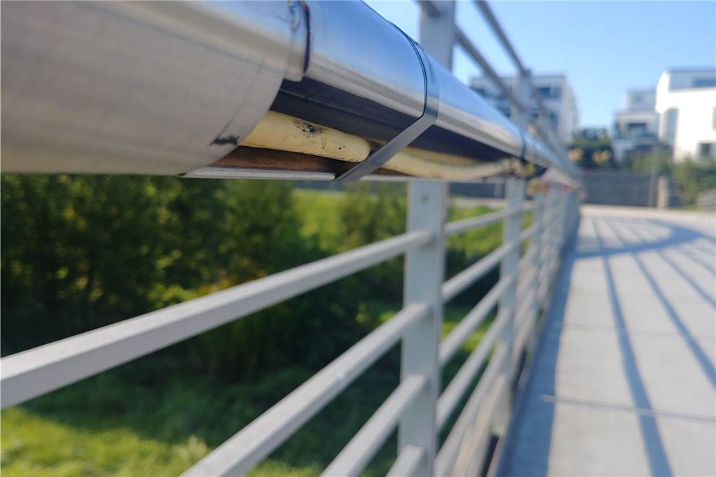 Phoenix-See im Dunkeln: Lichter werden immer wieder gestohlen Hier sind nur noch Kabel sichtbar. An anderen Stellen wurden auch diese entfernt.