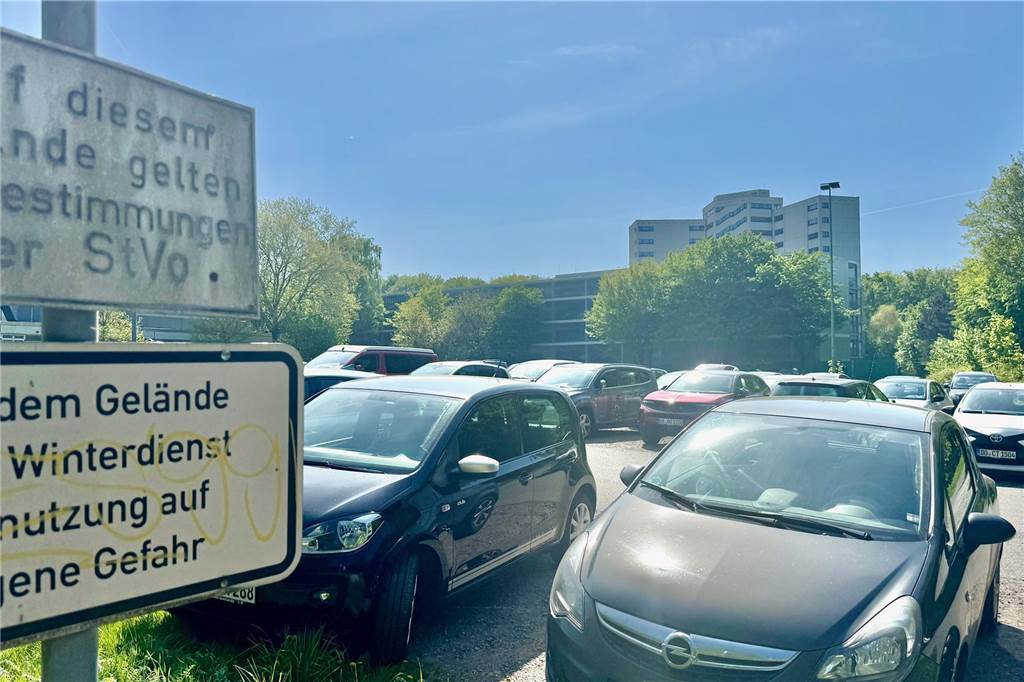 Viel genutzter Parkplatz am Rombergpark bleibt erst einmal erhalten Parkplatz am Rombergpark.