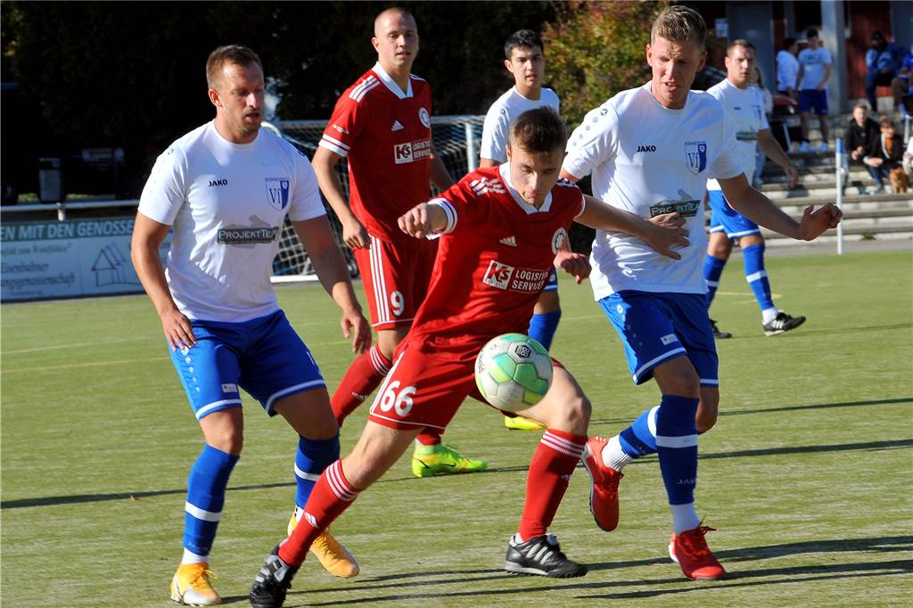 Hier spielen der VfL Schwerte und der Geisecker SV gegeneinander.