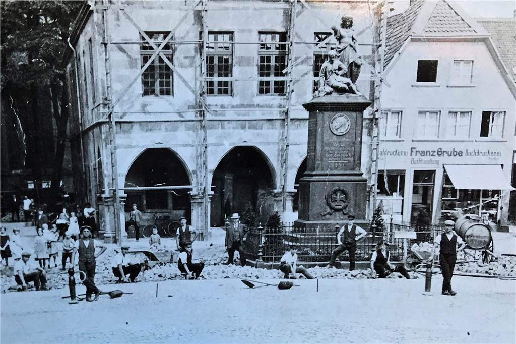 Mit Video: Das haben der Ausrufer auf dem Werner Marktplatz und der Schweinehändler gemeinsam Hier stand die Germania noch auf dem Werner Marktplatz.