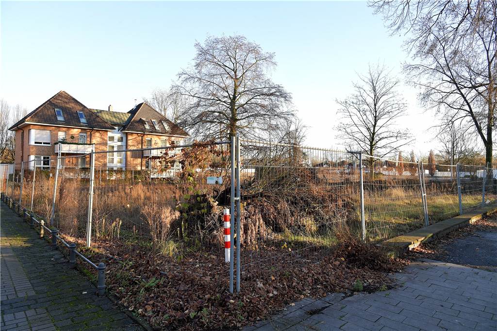 Ex-Mercedes-Fläche in Lünen: Unternehmer kritisiert Pläne des Bauvereins Hier stand einmal die alte Stadtvilla. Vermutlich soll hier „hochwertige Wohnbebauung“ entstehen. Das 1000 Quadratmeter große Grundstück grenzt direkt an die ehemalige Mercedes-Fläche in der Lüner City.