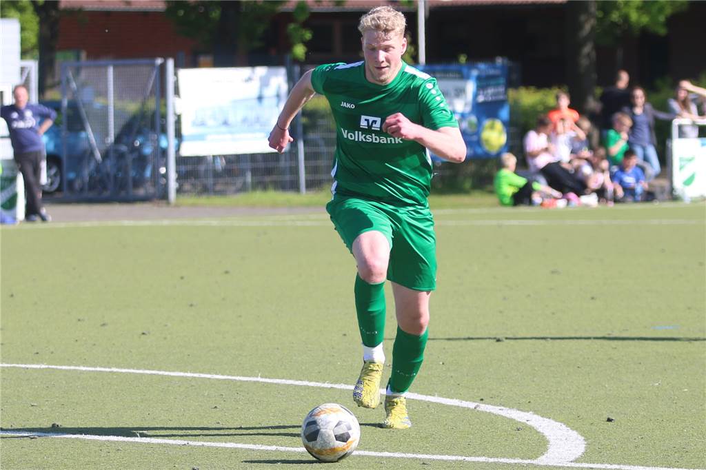 Ex-Olfener Tim Kortenbusch trifft doppelt für Holzwickeder SC: „Ich bin jetzt angekommen“ Hier stand Tim Kortenbusch noch im Trikot des SuS Olfen auf dem Platz. Im Sommer wechselte er zum Holzwickeder SC.