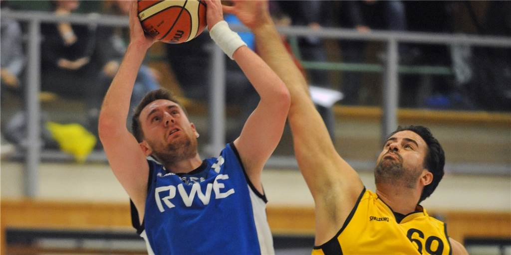Aufstieg per Mail: Niklas Keilinghaus spielt künftig in der 1. Regionalliga Hier trägt Niklas Keilinghaus noch das Trikot der LippeBaskets. Im kommenden Jahr kommt es zu keinem Aufeinandertreffen: Der UBC II steigt nachträglich auf.