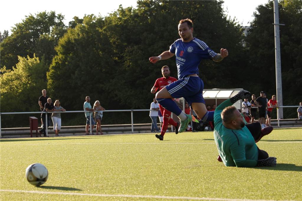 Kreispokal: Holzwickedes Finn Jona Heinings reißt TuRa Bergkamen aus allen Träumen Hier trifft Heinings zum 3:0.