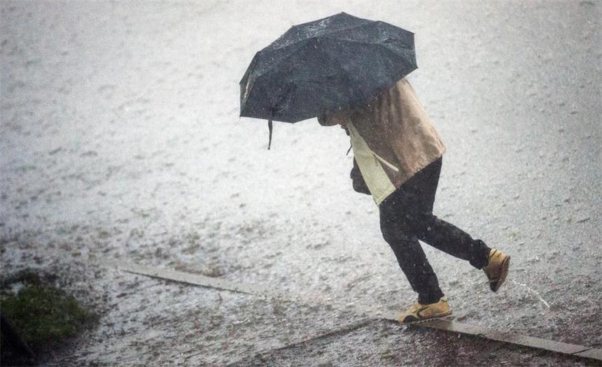 Wetterdienst kündigt Starkregen für NRW an Hier und da könnte in NRW am Dienstag eine Menge Regen herunterkommen.