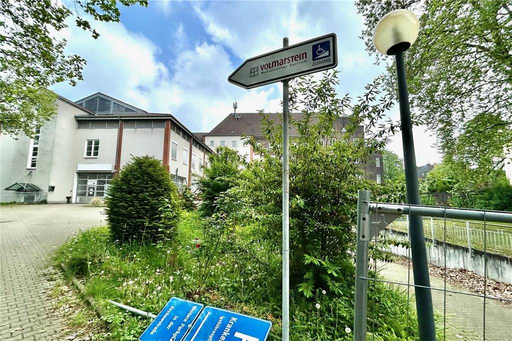 Abriss oder Umbau: Was wird aus ehemaligem Bethanien-Krankenhaus? Die ehemalige Krankenwagenzufahrt des Bethanien-Krankenhauses in Dortmund-Hörde.