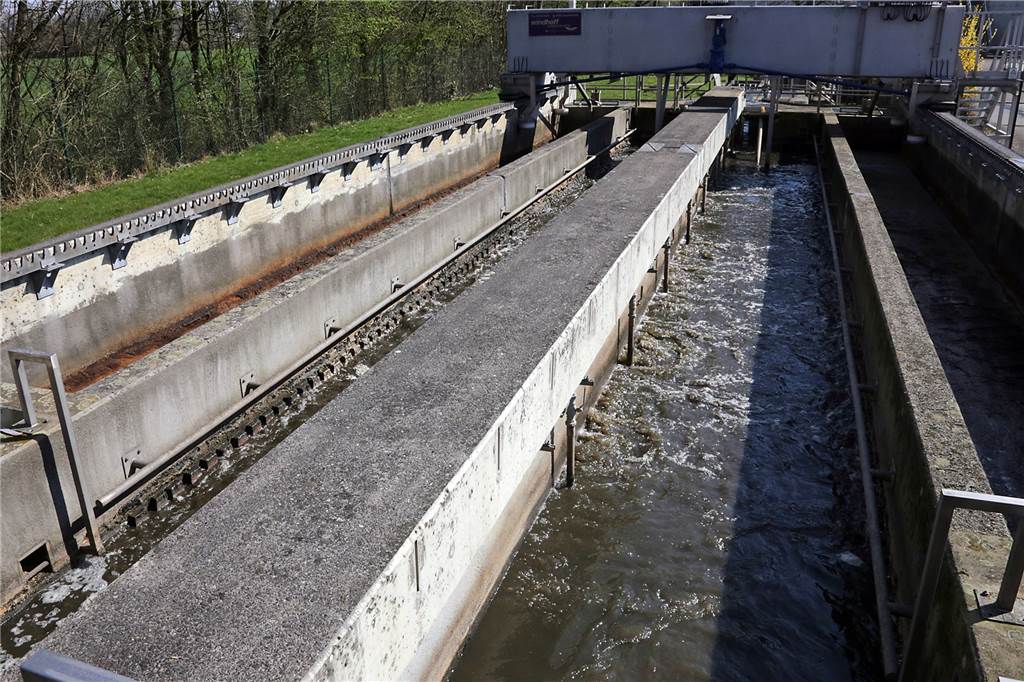 Mit Video: Milliarden kleinster „Mitarbeiter“ reinigen das Abwasser in Haltern Hier werden die Abwässer entsandet.