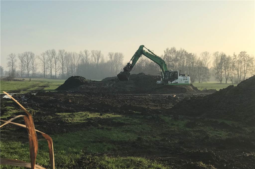 Verfärbung des Selmer Bachs: Das ist der Grund für das trübe Wasser Hier wird Naturschutzfläche aufgewertet vom Kreis Unna aufgewertet, daher kam auch die Verfärbung im Selmer Bach. Eine Gesundheits- oder Umweltgefahr besteht dadurch aber nicht.