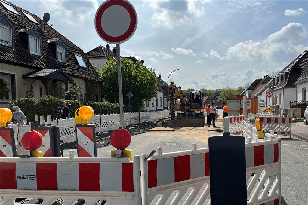 Ärger über Baustelle: „Kinder mit Plastikbagger wären genauso schnell“ Hier wird noch einige Monate nichts mehr gehen: Die Wickeder Straße ist vollgesperrt