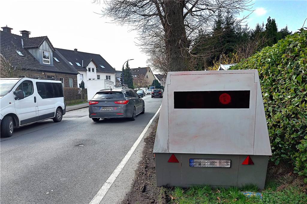 Achtung, Superblitzer: Teure Fotos drohen in der Reichshofstraße "Hildegard", wie der erste Superblitzer des Kreises Unna umgangssprachlich getauft worden ist, macht wieder an der Reichshofstraße in Westhofen seine teuren Fotos.