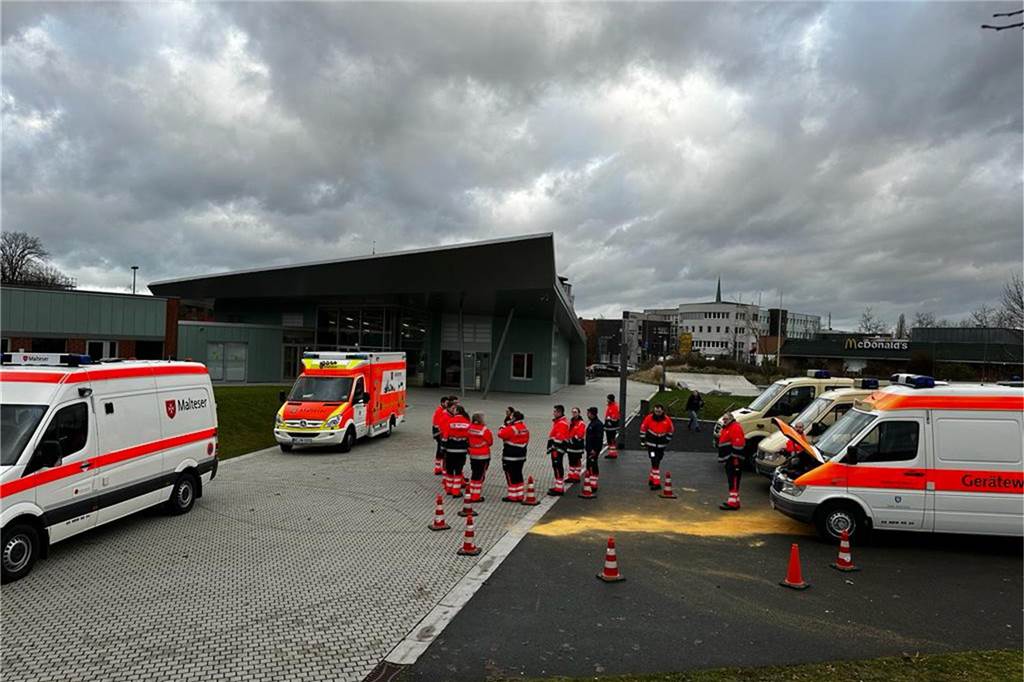 Hoher Lippe-Pegel sorgt für viele Einsatzorte Hilfskräfte der Malteser haben sich am Donnerstagvormittag am Treffpunkt Altstadt in Dorsten gesammelt.
