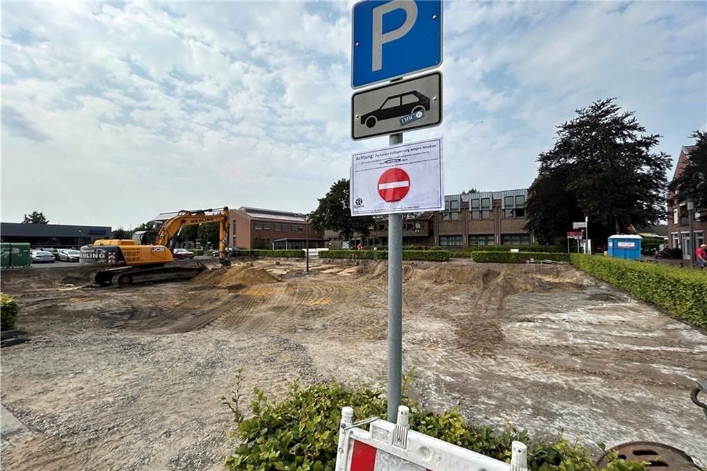 UWG Raesfeld und Erle äußert Bedenken zur Ortskernplanung Hinsichtlich des Dorfentwicklungskonzepts „Raesfeld 2030“ wurde auch das Rathausumfeld mit in den Blick genommen. Parkplätze sind laut UWG ein großes Thema für die Antwohner.