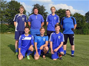Hinten v.l.: Kai Egbringhoff, Maik Böyer (beide Trainer), Tim Welberg (eigene A-Jugend), Peter Kahmen (Torwarttrainer). Vorne v.l.: Niklas Dönnebrink, Marcel Erning und Alexander Hollad (alle eigene A-Jugend).