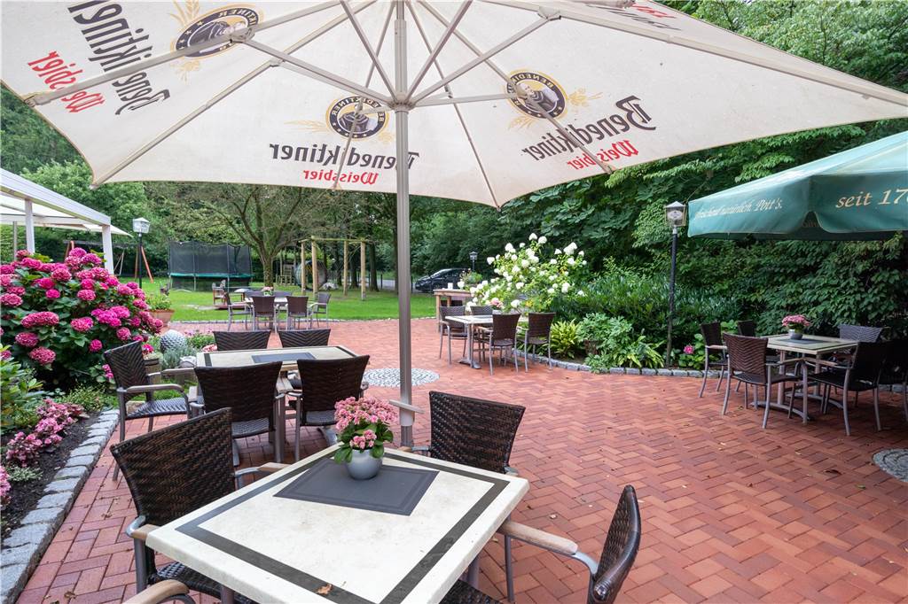 Waldschänke Kortböyer in Wüllen: Leckeres Essen in uriger Atmosphäre Hinter dem Biergarten befindet sich ein großer Kinderspielplatz.