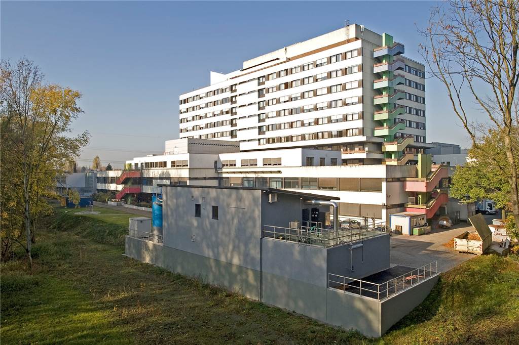 Hinter dem Marienhospital in Gelsenkirchen betreibt die Emschergenossenschaft eine Spezial-Kläranalage, um Arzneimittelrückstände und Nährstoffe im Abwasser zu eliminieren.