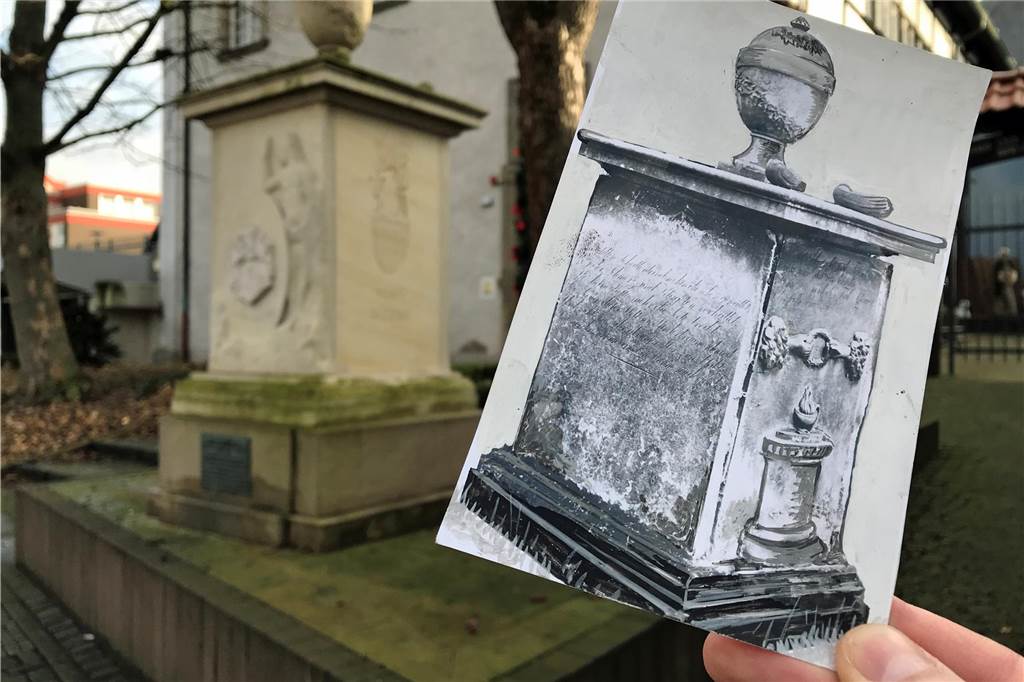 Hinter dem Werner Stadtmuseum befindet sich das Grabmal des 1820 verstorbenen Franz Anton