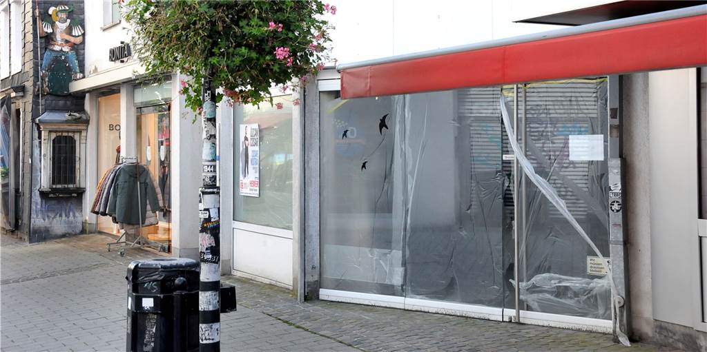 Neues Leben in alter Kamps-Filiale in der Fußgängerzone: Bald wird es funkeln Kamps in Schwerte wird ein Juweliergeschäft