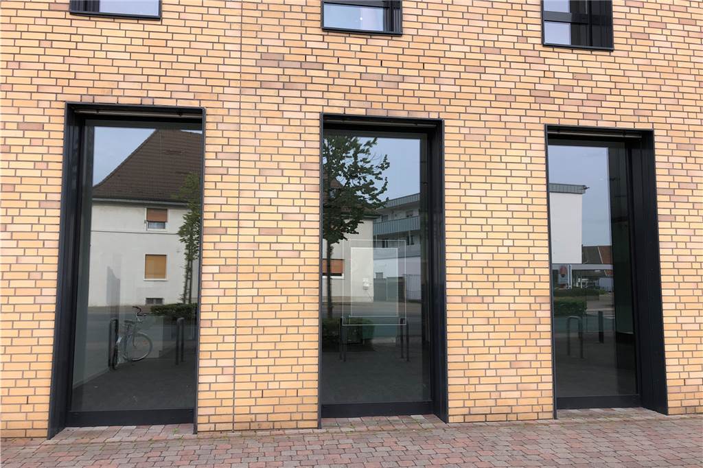 Hospizgruppe: Neues Domizil in Selm holt das Thema Sterben ins Leben Hinter diesen Fenstern im Gebäude Kreisstraße 51 liegen die Räume der Geschäftsstelle der Hospizgruppe.